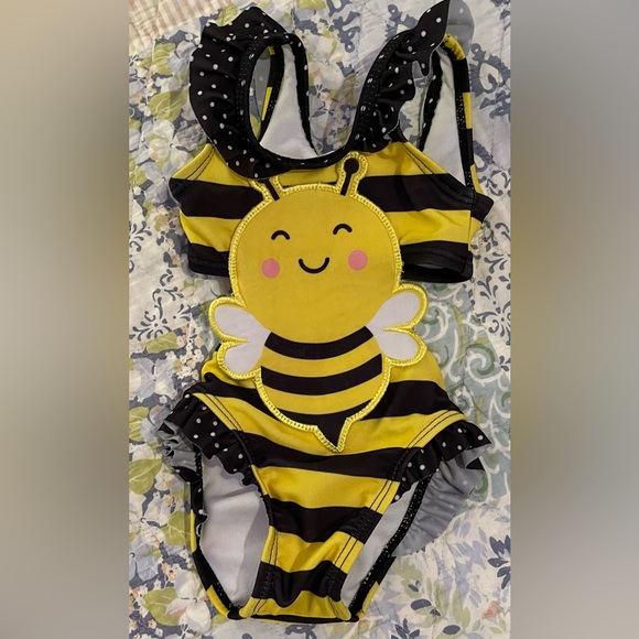 2 gently used Wetsuit brand Swimsuits size newborn. Adorable fish and bumble bee - Picture 5 of 6